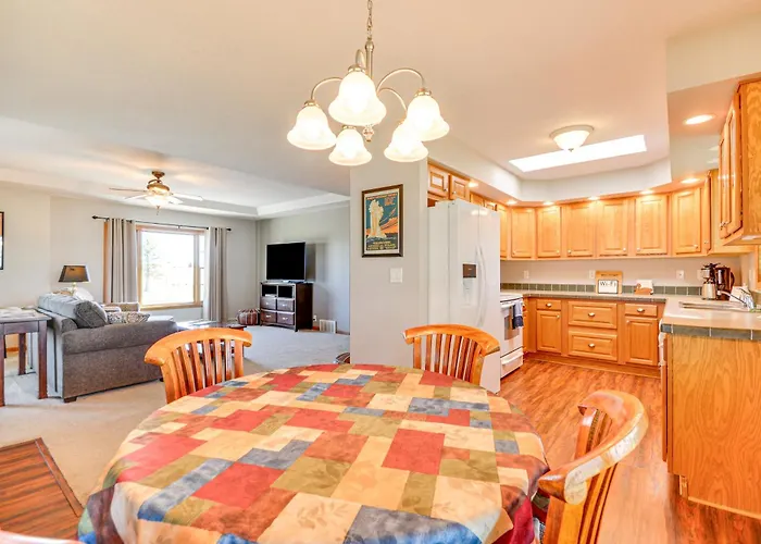Serene Yellowstone Country Retreat W/ Deck & Views Holiday home Cody