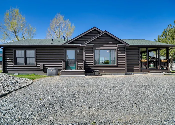 Serene Yellowstone Country Retreat W/ Deck & Views Holiday home