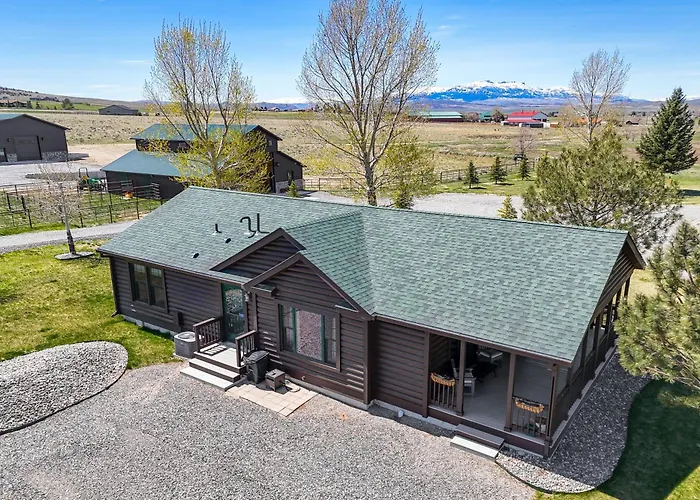 Serene Yellowstone Country Retreat W/ Deck & Views Holiday home *